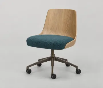 The desk chair’s product photo